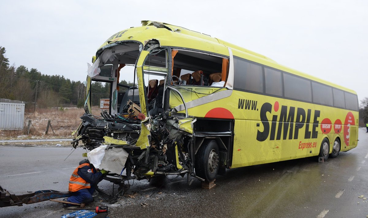 Politsei kinnitusel oli lätlasest bussijuhi elu nõudnud õnnetuse toimumispaigas tee libe. Ennetavat libedustõrjet seal ei tehta, ehkki peaks.