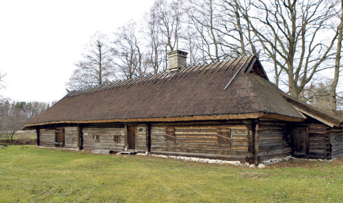 1723. aastal ehitatud Hiiumaa Kolga talu rehielamu, mis praegu asub Eesti Vabaõhumuuseumis.