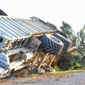 ФОТО | В Вильяндимаа трактор с прицепом перевернулись на дороге