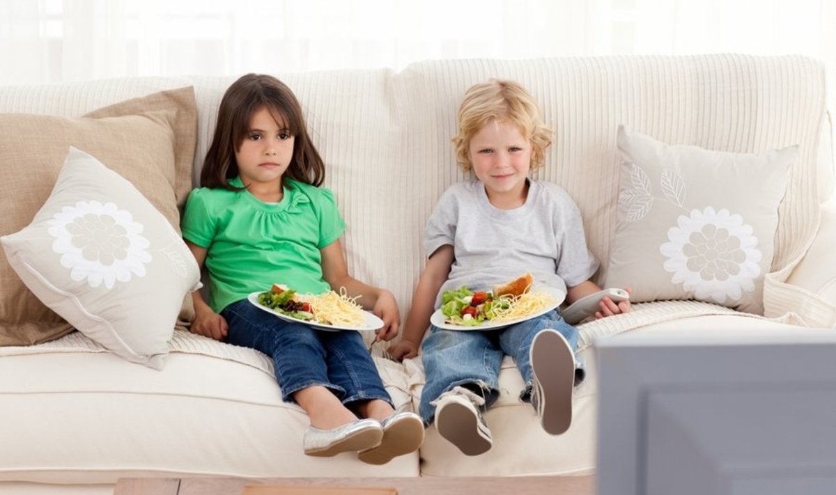 lapsed telerit vaatamas