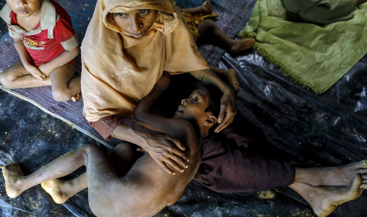 Rohingja põgenikud eile Bangladeshis Teknafi linna lähistele püstitatud pagulaslaagris