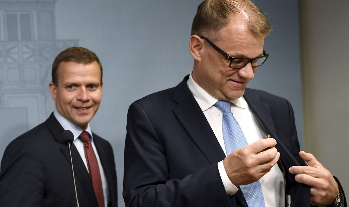 Keskerakonna esimees Juha Sipilä ja Koonderakonna juht Petteri Orpo jagasid eile selgitusi ühisel pressikonverentsil.
