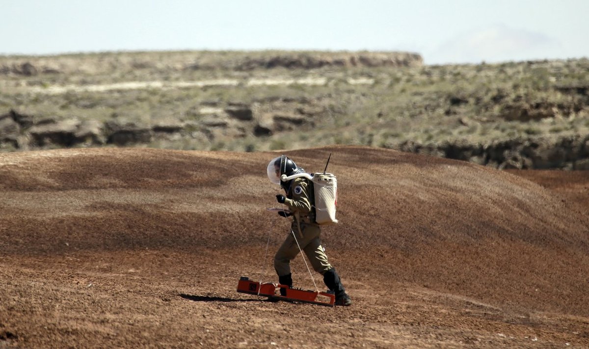 Illustreeriv pilt, mis on tehtud USAs Utah's, Marsi kõrbe-uurimisjaamas. Tingimused on Marsi omadega sarnased, nii et teadlased on seal juba aastaid uurinud, mis tunne on punasel planeedil viibida. (Foto: AP)
