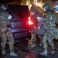 ФОТО | Вооруженные люди в военной форме скручивают нарушителей на Тоомпеа