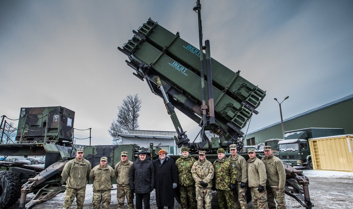 Eestisse saabunud Patriot süsteemi tuleseade kuulub Euroopas oleva USA maaväe 10. Maaväe õhu- ja raketitõrje väejuhatuse alluvusesse ning on osa USA Euroopas paikneva maaväe õhu- ja raketitõrje süsteemist.