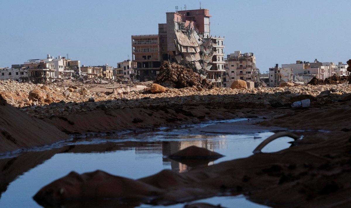 Üleujutus külvas Dernas ja selle piirkonnas hävingut, jättes laipu nii randadele, tänavatel kui ka varemete alla.
