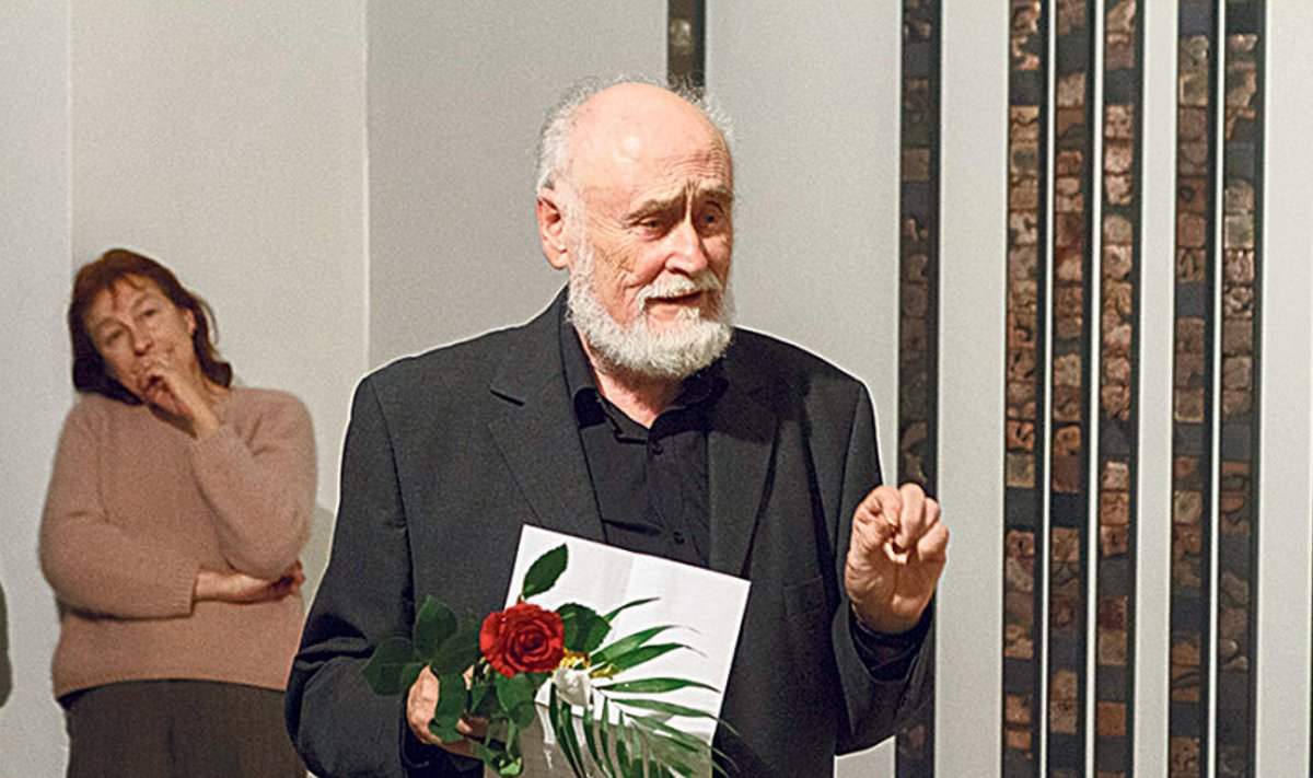 Leo Rohlin  näituse  “Nokturn II. Üksi”  avamisel Kunstihoone Galeriis.