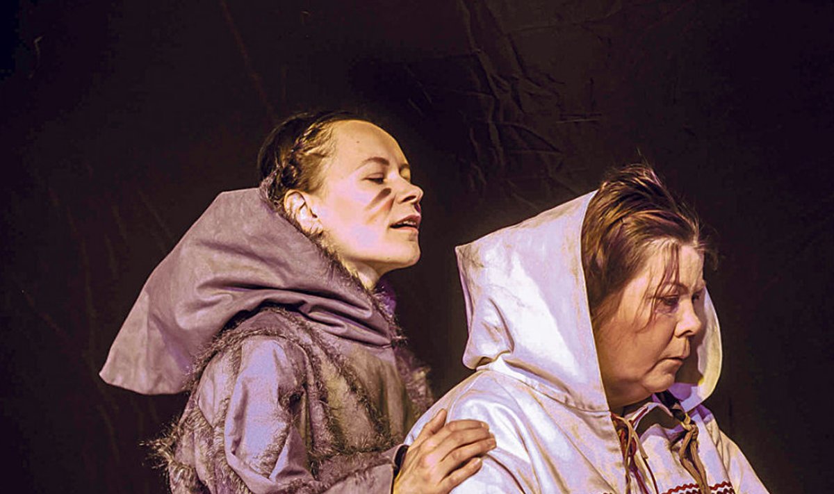 Sadamateatri lavastuses “Kaks vana naist” peavad kogu loo  dramaatilisuse välja mängima  Maria Soomets ja Terje Pennie.