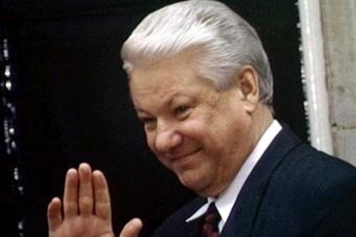 1 президентом рф стал. Ельцин портрет. Ельцин мультяшный.