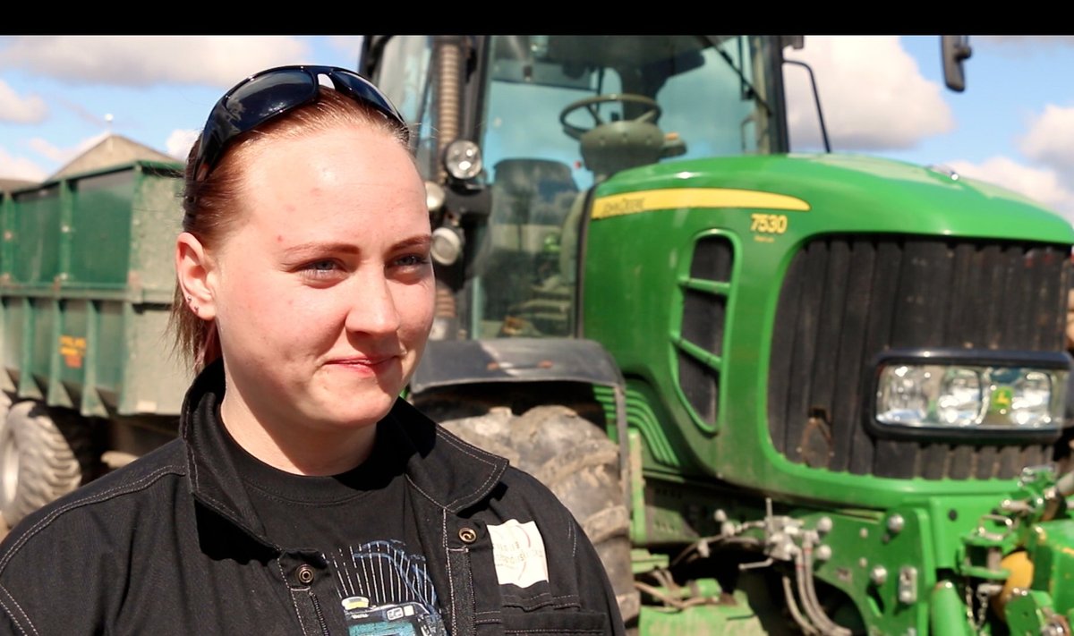 Parimale noorele taluperenaisele Dirgis Jõemaale meeldib traktoriga töötada.