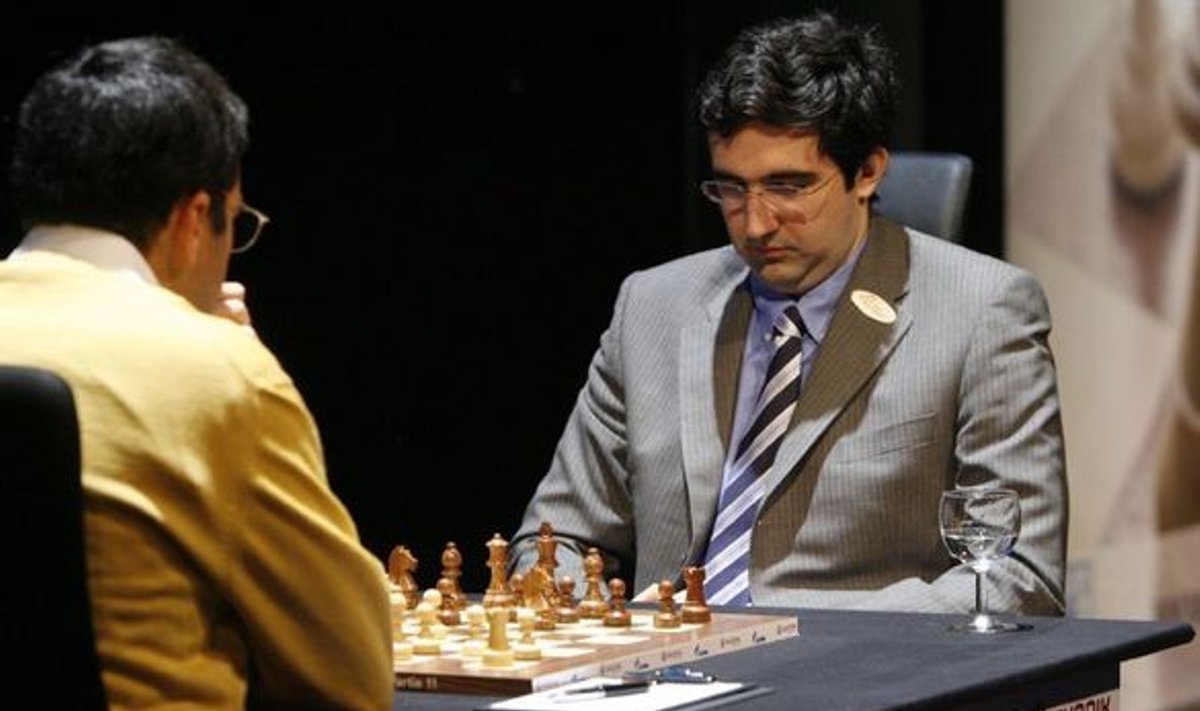 Vladimir Kramnik (paremal) - üks maleolümpiaadi kuulsamaid osavõtjaid.
