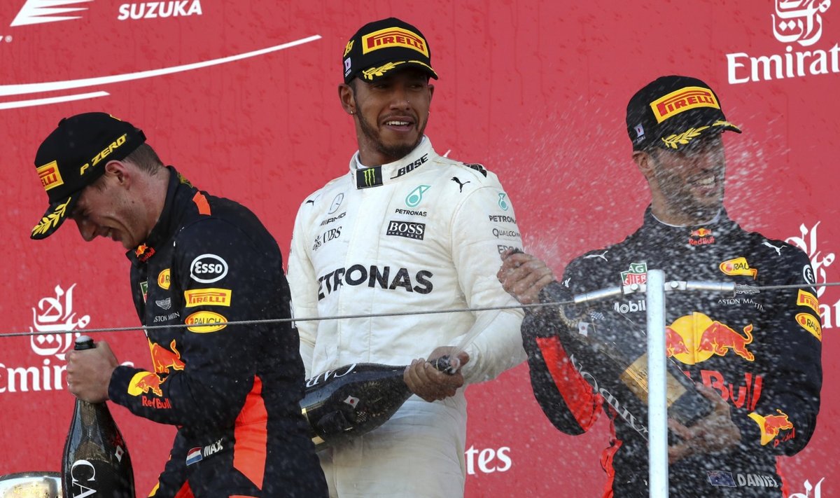 Max Verstappen ja Lewis Hamilton poodiumil