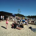 ВИДЕО и ФОТО: На озере в Мяннику открыли пляжный сезон!