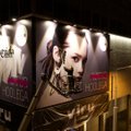 ФОТО | Смотрите, что случилось с плакатами на фасадах Viru Keskus. И причем здесь Томми Кэш и Maison Margiela?