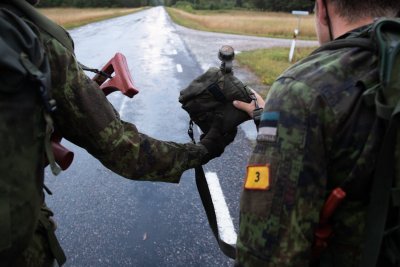 Valiku lõpurännak on individuaalne sooritus, aga raskused ühendavad. Kandidaadid otsustasid selle läbida teineteist toetades.