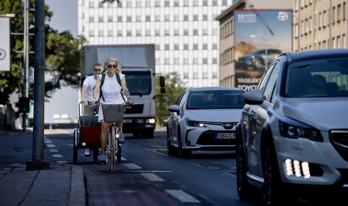 Tallinnas tuleb jalgratturitel peale rattaradade ebaturvalisuse rinda pista ka agressiivsete kaasliiklejatega. 