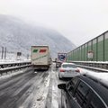 200 sõitjat jäi Itaalia maanteel lumelõksu