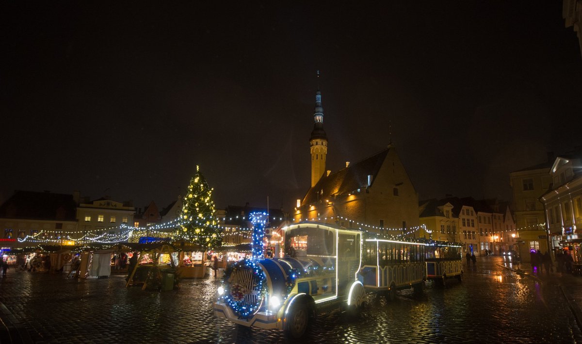 Tallinna jõulupuu tuledes