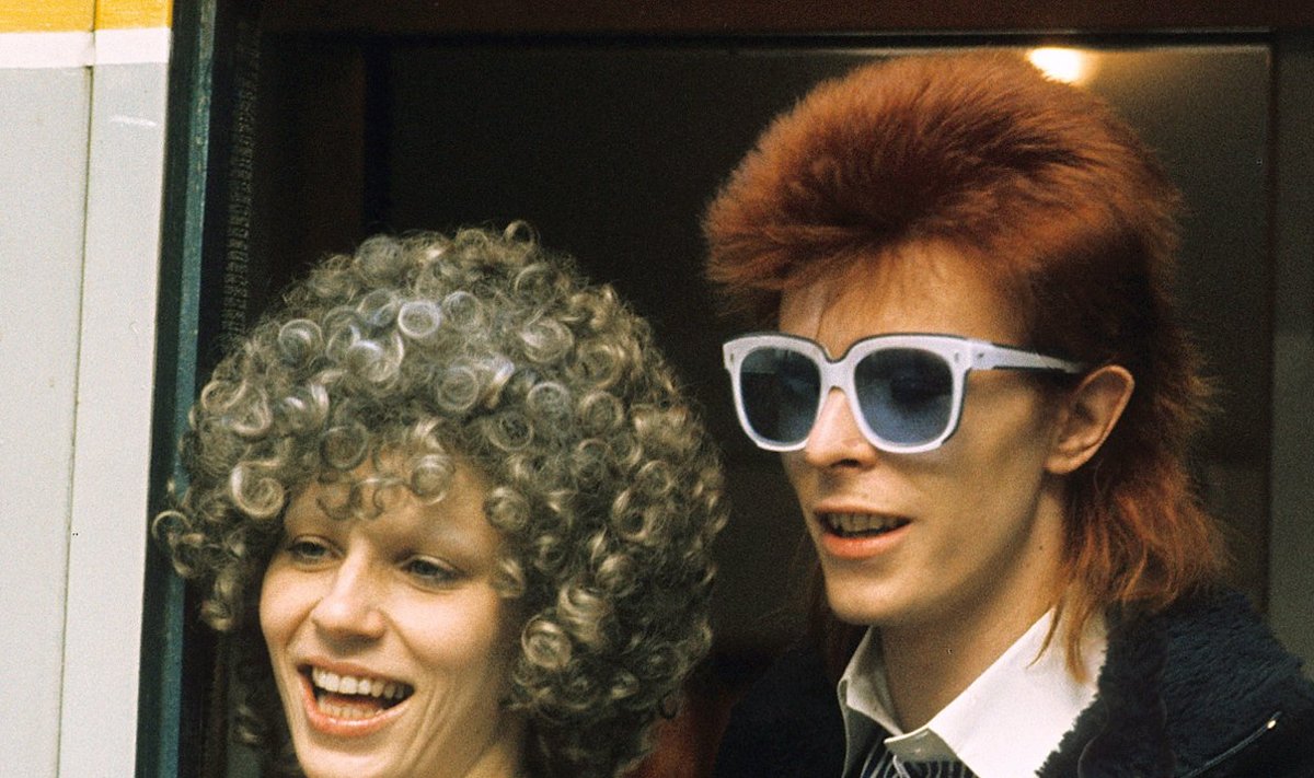 Popstaar David Bowie oma abikaasa Angela Bowiega 1974. aastal