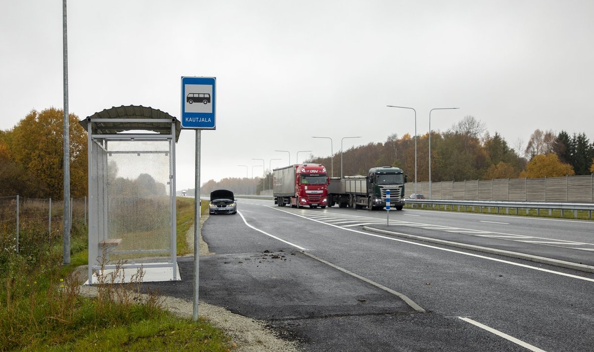 Tartu maantee, Kautjala bussipeatus