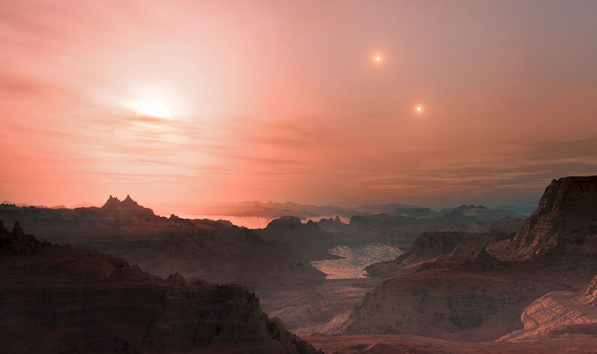 Kunstniku kujutelm vaatest, mis avaneks planeedil Gliese 667 Cc. Kolme päikese roosa valgus ja üsna palav ilm. 