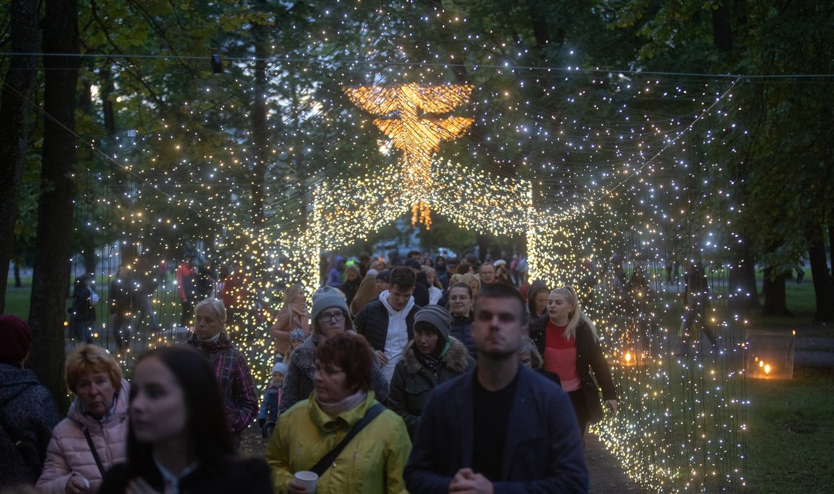 Valgus kõnnib festival