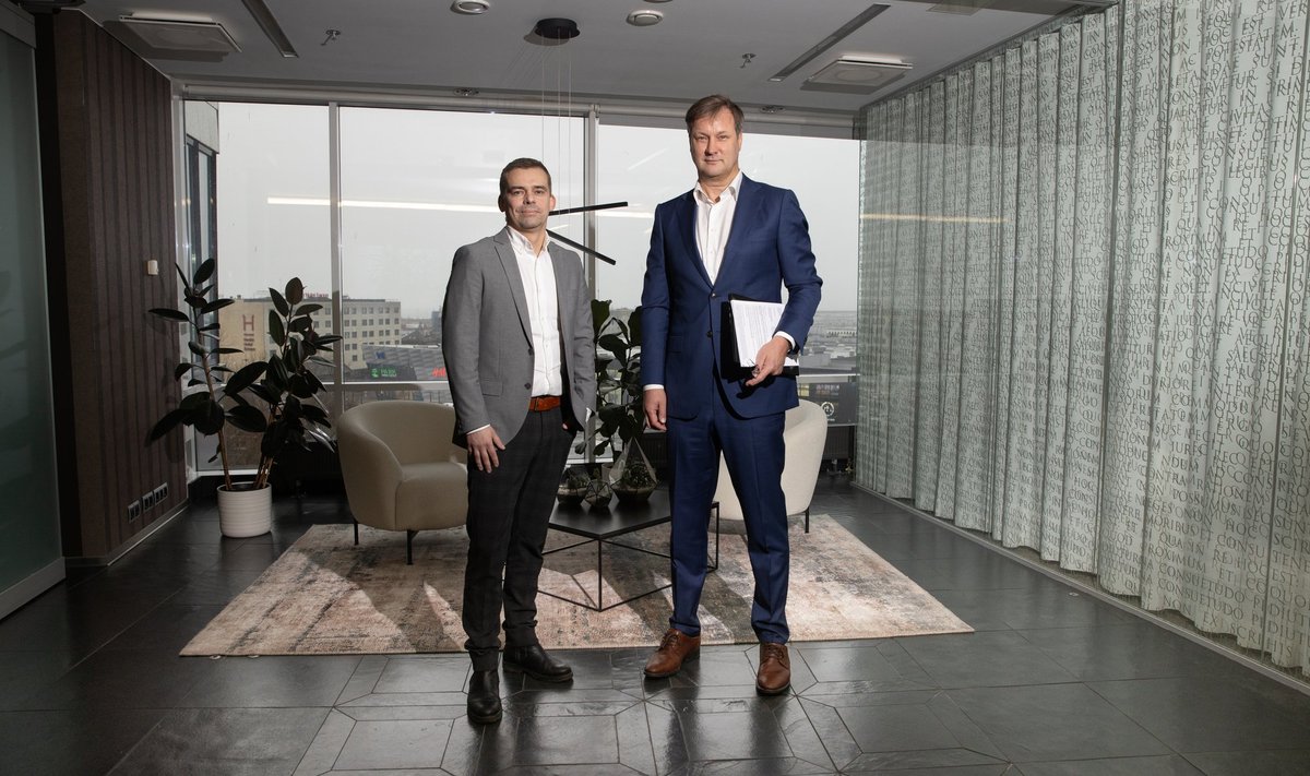 LIIGKASUM: Vandeadvokaatide Arsi Paveltsi (vasakul) ja Indrek Leppiku hinnangul teenis veefirma üle 100 miljoni euro lisakasumit.