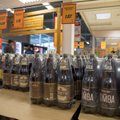 С этой недели в Латвии больше не продается пиво в двухлитровых пластиковых бутылках