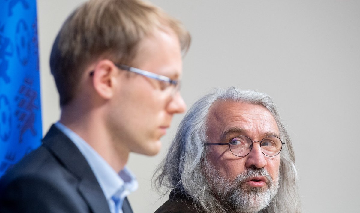 EJL-i pressiboss Mihkel Uiboleht ja president Aivar Pohlak tegutsevad demokraatia põhimõtete järgi.