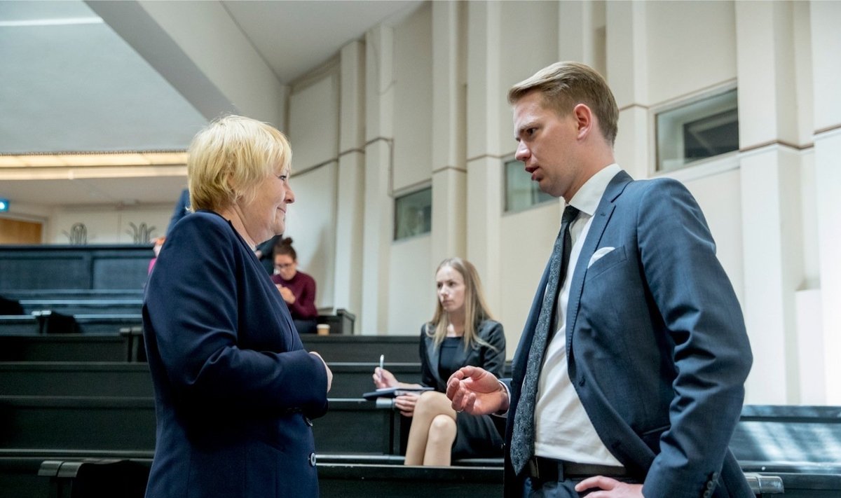 Eilse istungi põhiline vastasseis oli Eesti kohtuekspertiisi instituudi ekspertiisikomisjoni juhi Marika Väli (vasakul) ja Savisaare kaitsja Oliver Nääsi vahel.