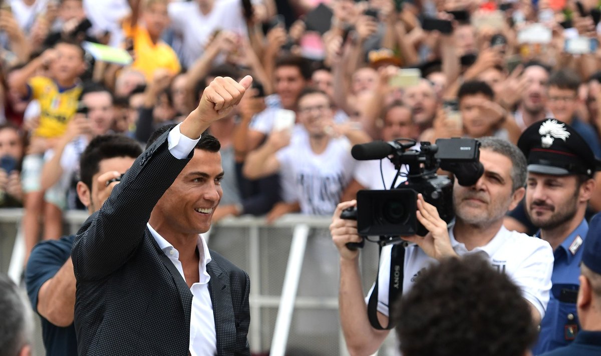 Cristiano Ronaldo saabumine ajas Torinos rahva hulluks.