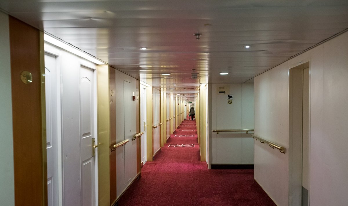 Ühe Tallinki laeva koridorivaade