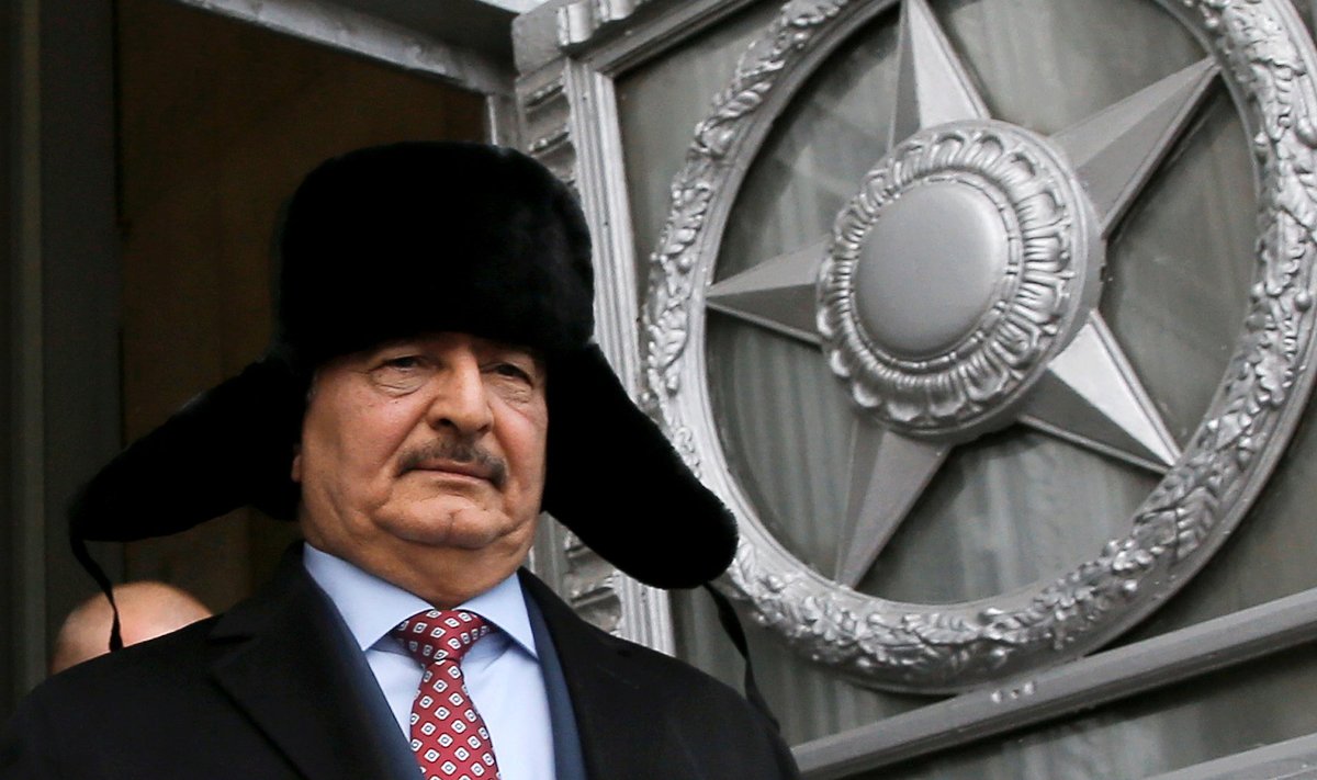 Ida-Liibüat kontrolliv sõjapealik Khalifa Haftar käis viimati Moskvas novembri lõpus. Fotol väljub ta Venemaa välisministeeriumi peahoonest.