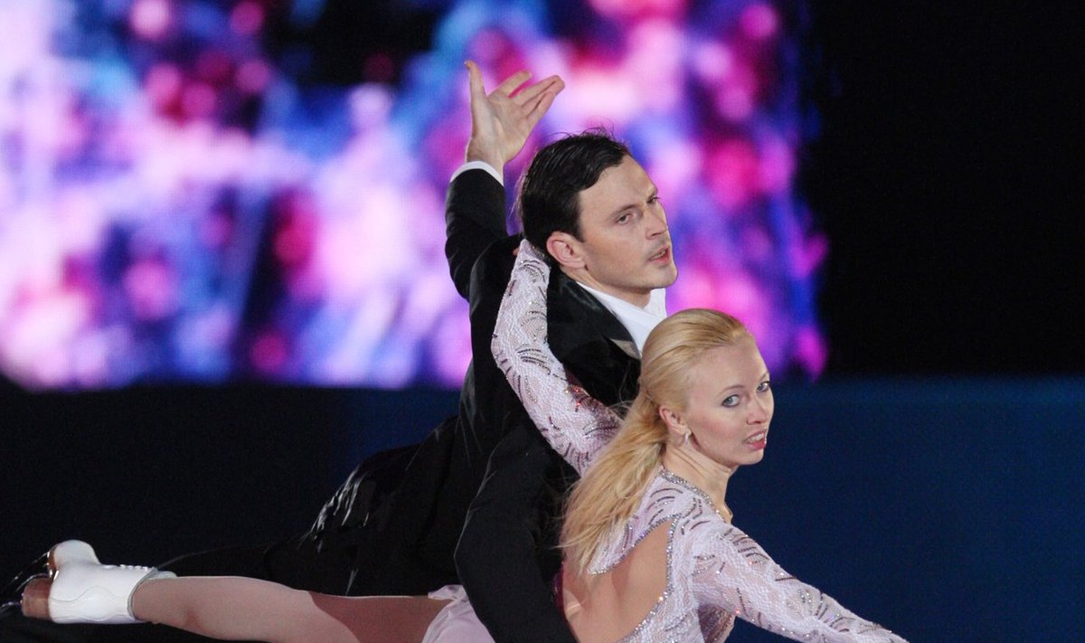 Tatiana Totmianina, Maxim Marinin perform at Small Sports Arena Luzhniki