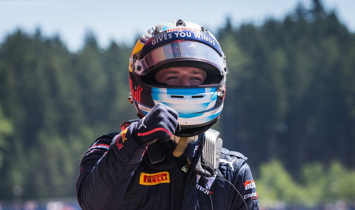 Jüri Vips pärast uue F3 sarja debüütvõitu Austrias Red Bull Ringil.