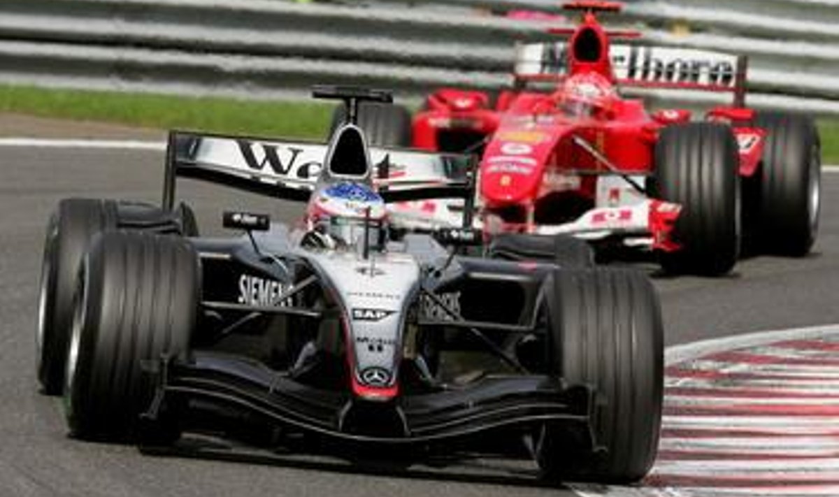 Kimi Räikkönen ja Michael Schumacher Belgia GP-l