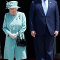 FOTOD | Donald Trump kohtus Londonis kuningannaga. Soome kehakeeleeksperdile torkas silma üks tavatu detail