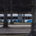 В Таллинне мужчина застрял между дверей троллейбуса: его доставили в больницу