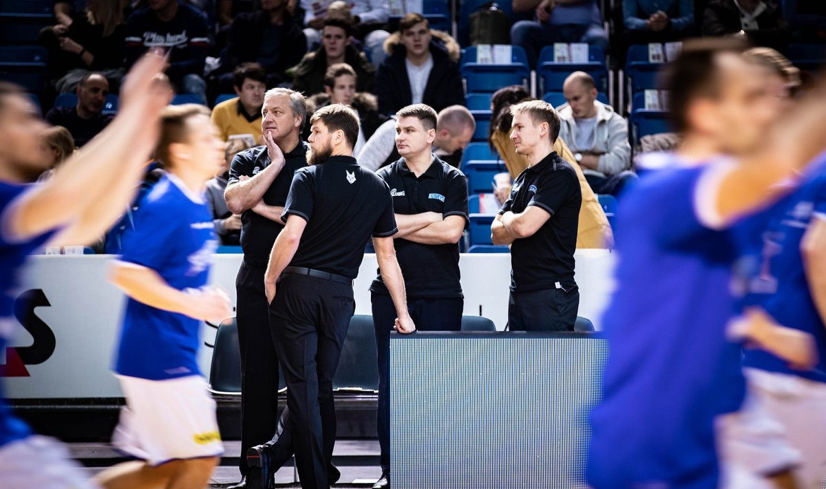 Eesti korvpallikoondise senine treenerite nelik: pealik Tiit Sokk (vasakult) ning abilised Indrek Visnapuu, Alar Varrak ja Heiko Rannula
