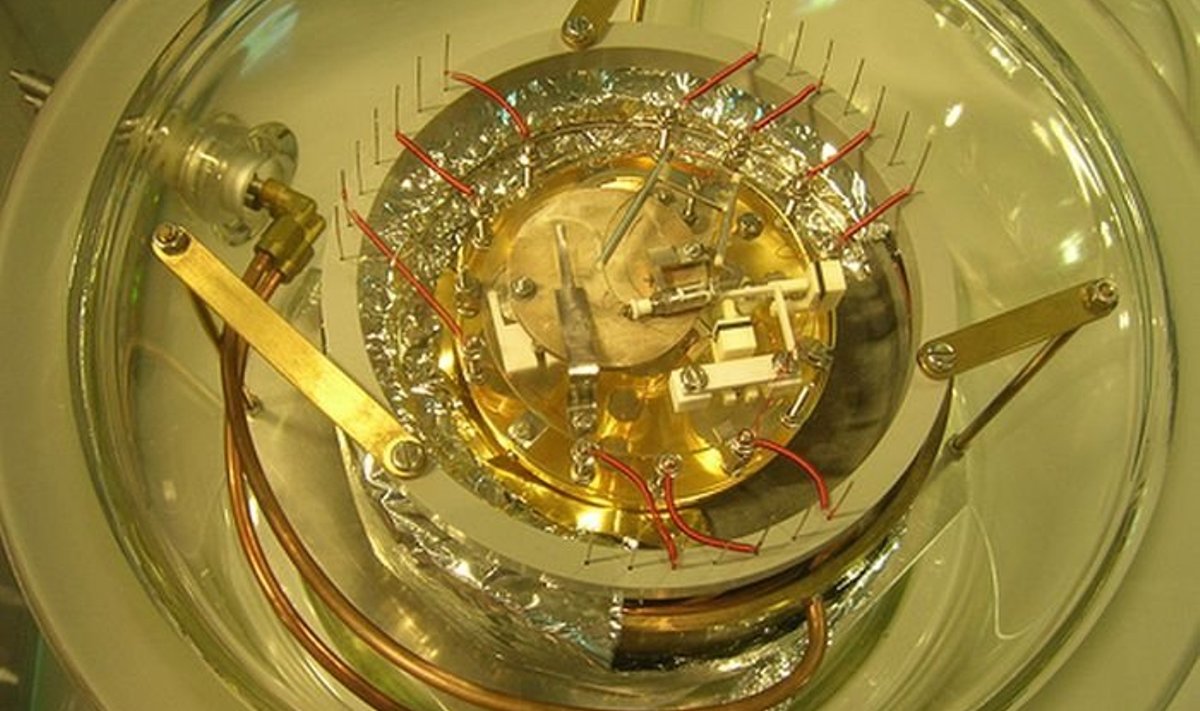 Maailma esimene kvanttunneldamist uurida võimaldanud mikroskoop IBM-ilt, aastast 1981