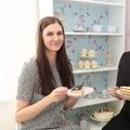 Magusalt lõhnavad daamid küpsetasid Eesti sünnipäevaks kamast ja peedist tordi