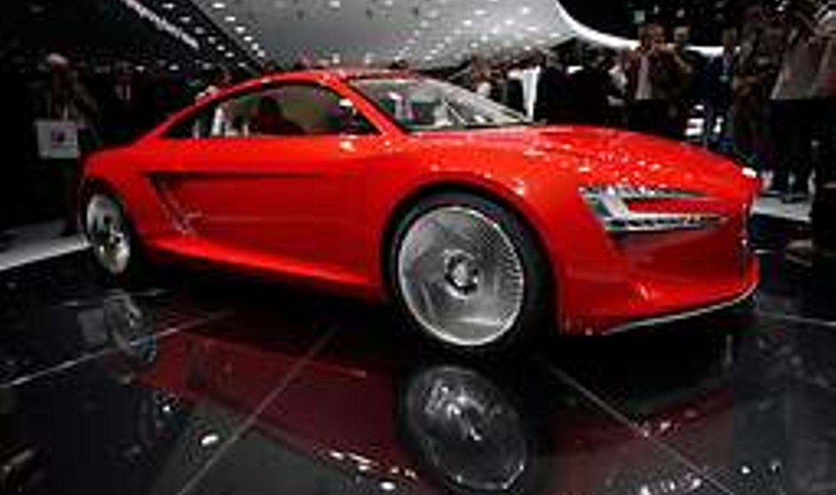 Audi e-tron’i neli elektrimootorit pakuvad kokku hämmastavad 4500 N·m väänet! Audil on plaanis see R8 peale ehitatud e-tron tootmisse võtta, et paari aasta pärast Mercedes SLS AMG ja BMW Visioniga elektriliste superautode turul rinda pistma hakata. Urmas Oja