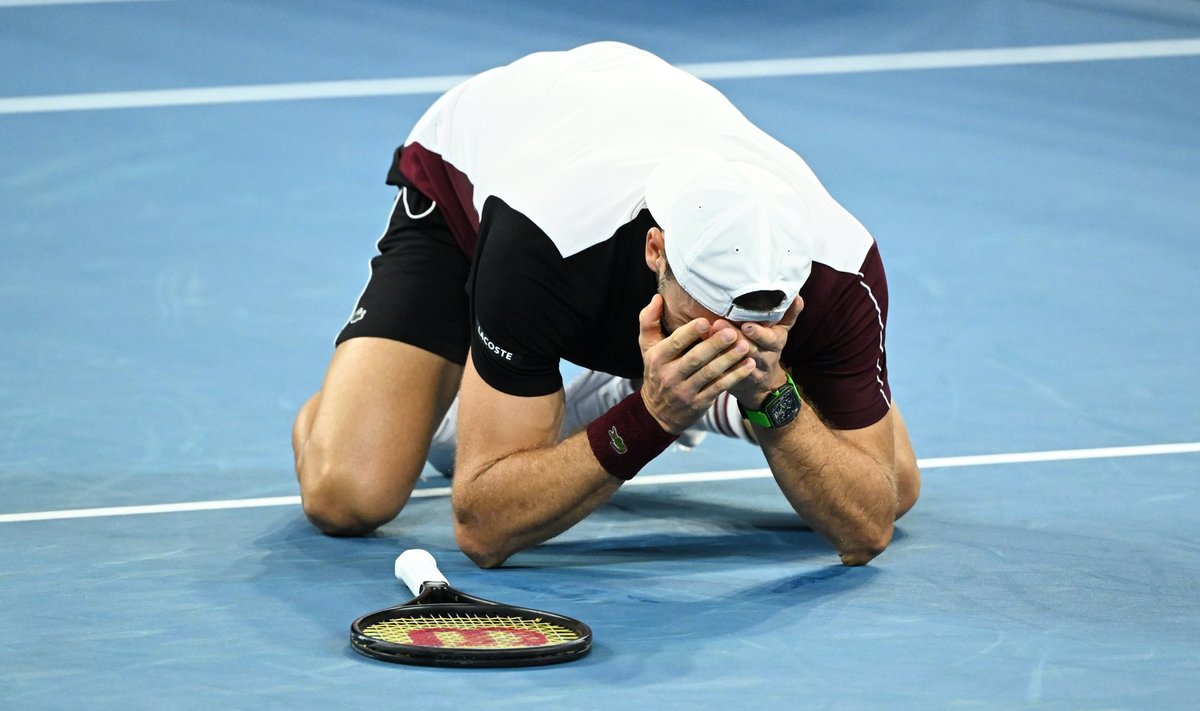 Grigor Dimitrov pärast võidukat matšpalli finaalis Holger Rune vastu.