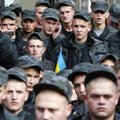 Десятки вооруженных людей в камуфляже заняли отель в центре Киева