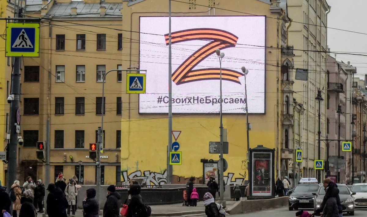 Georgi lindi värvides Venemaa sõjapropaganda Peterburi tänavatel
