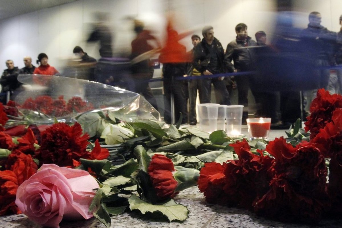 Последние новости теракта списки погибших. Теракт в аэропорту Домодедово. Теракт в аэропорту Домодедово 24 января 2011 года. Теракт в Домодедово фото.