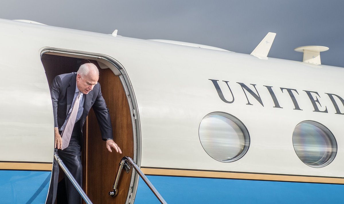 John McCain saabus Eestisse