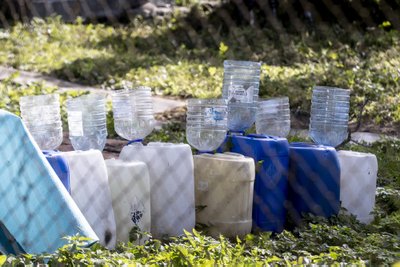 Mõnes üksikus alles jäänud datšas veel täitsa toimetatakse. Valeri on endale vihmaveekogumissüsteemi ehitanud.