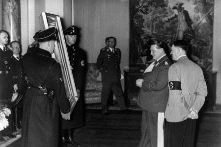Kunstikogujad omavahel: Adolf Hitler ja Hermann Göring imetlevad Austria kunstniku Hans Makarti maali.