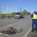 VIDEO ja FOTOD | Viljandi külje all põrkasid kokku kaubik ja jalgratas. Rattur sai vigastada